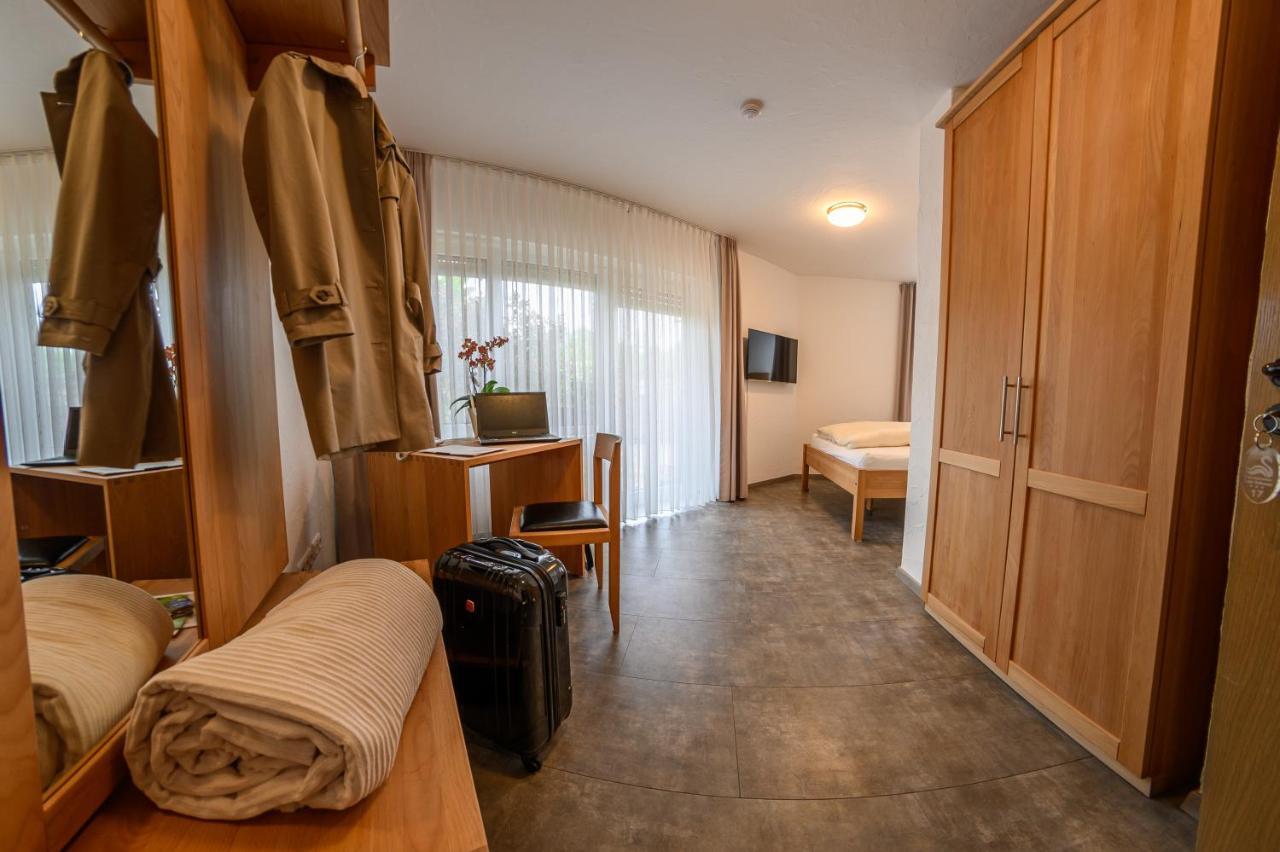 Hotel- Restaurant Zum Schwan Waldfischbach-Burgalben المظهر الخارجي الصورة